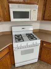 1724 E Country Ct in Visalia, CA - Building Photo - Building Photo