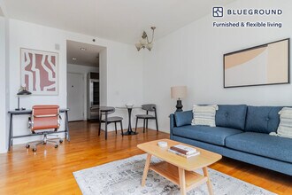 635 W 42nd St, Unit FL11-ID2064 in New York, NY - Building Photo - Building Photo