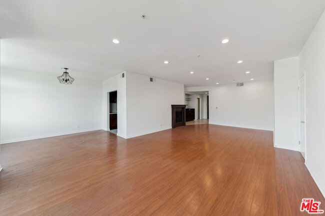 1508 Greenfield Ave in Los Angeles, CA - Building Photo - Building Photo