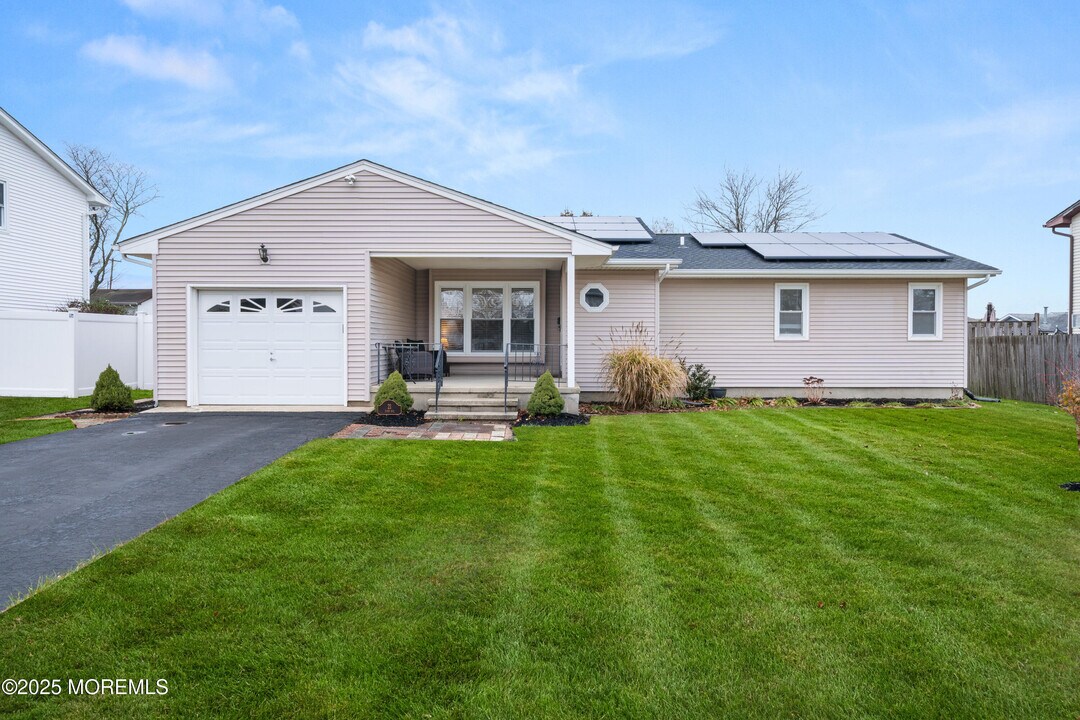 21 Ford Ave in Berkeley Township, NJ - Building Photo