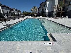 605 4th Ave NW in Largo, FL - Building Photo - Building Photo