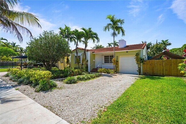 2460 SW 24th St in Miami, FL - Building Photo - Building Photo