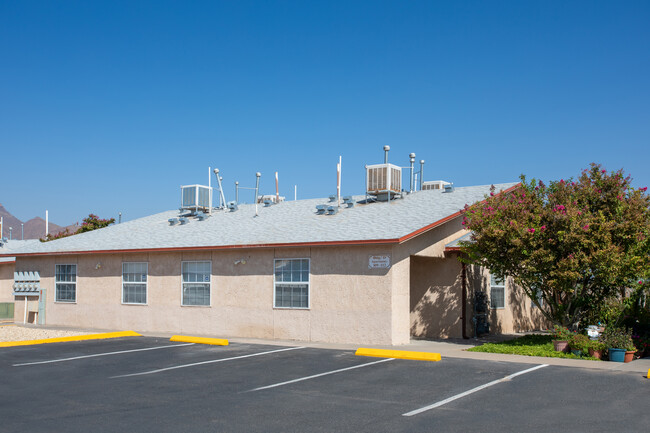 Western Crosby Apartments in El Paso, TX - Foto de edificio - Building Photo