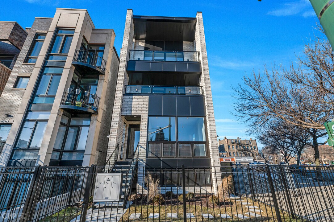 1328 W Hubbard St in Chicago, IL - Building Photo