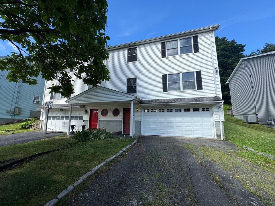 10 Adanti Ave in Ansonia, CT - Building Photo