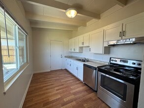 1425 S School St in Lodi, CA - Building Photo - Building Photo
