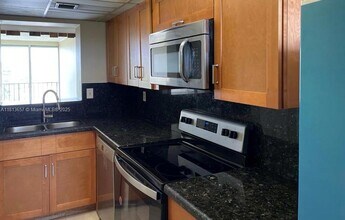 9220 Fontainebleau Blvd in Miami, FL - Building Photo - Building Photo