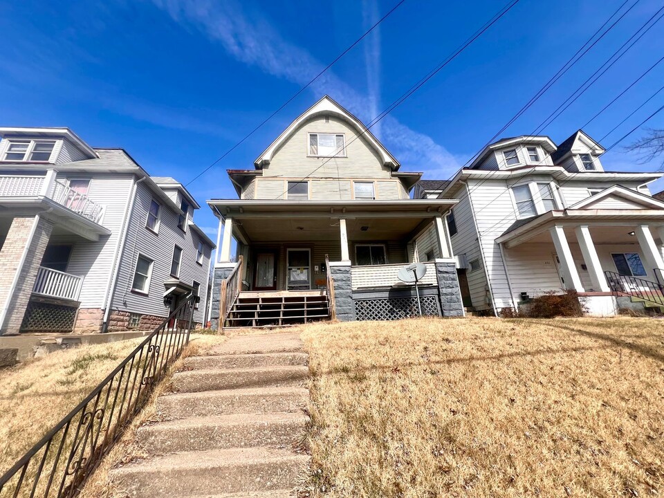 409 E Garfield Ave in New Castle, PA - Building Photo