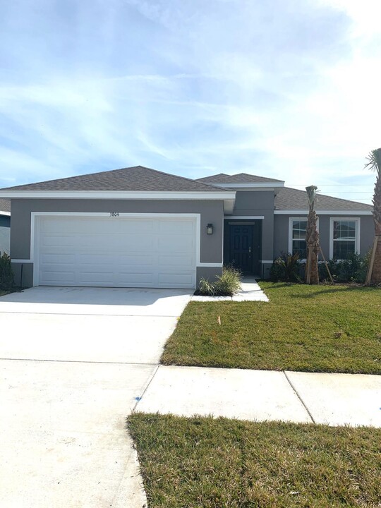 3804 Lancove Way in Fort Pierce, FL - Building Photo