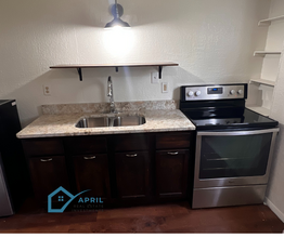 2055 W Summit Ave, Unit D in San Antonio, TX - Building Photo - Building Photo
