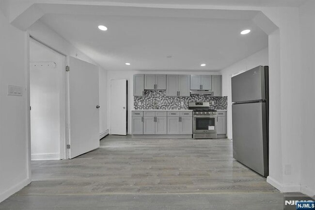 244 White St in Englewood, NJ - Building Photo - Building Photo
