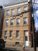6 School St in Passaic, NJ - Building Photo