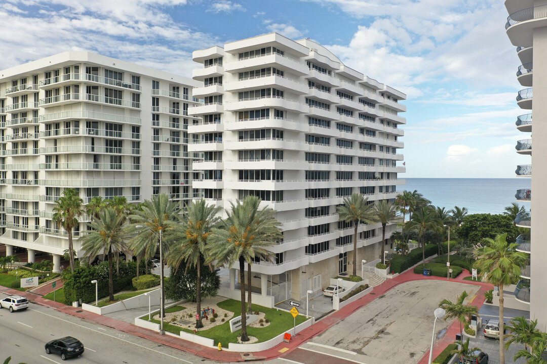 Rimini Beach in Surfside, FL - Building Photo