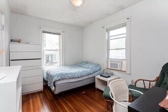 48 Sunset Rd, Unit 1 in Somerville, MA - Foto de edificio - Building Photo