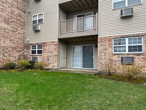 1584 Crystal Rock Ct in Round Lake Beach, IL - Building Photo - Building Photo