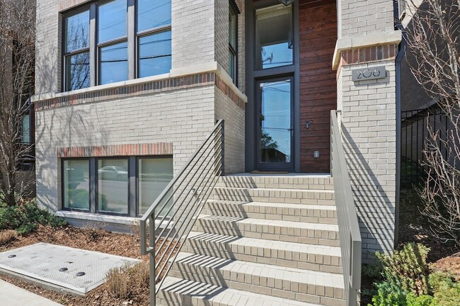 206 S 10th St in Nashville, TN - Building Photo - Building Photo