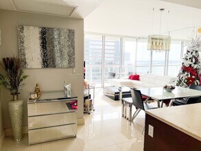 1331 Brickell Bay Dr, Unit 2611 in Miami, FL - Building Photo - Building Photo