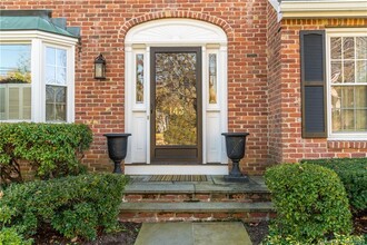 143 East Ave in New Canaan, CT - Building Photo - Building Photo