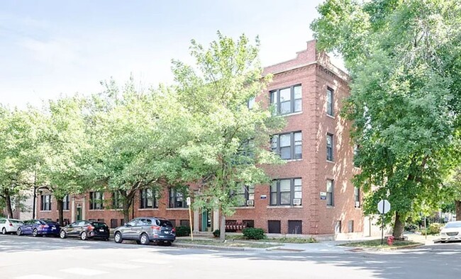 property at 5341 N Damen Ave