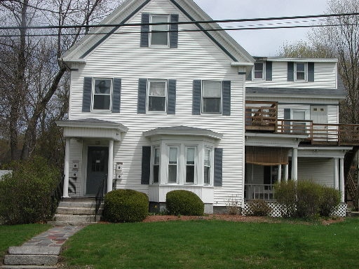 12 Cedar St in Hopkinton, MA - Foto de edificio