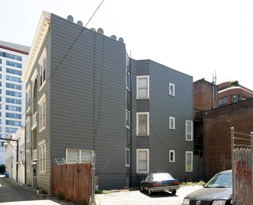 18-28 Clyde St in San Francisco, CA - Building Photo