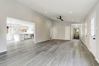 2071 Delphi Ln in Houston, TX - Building Photo - Building Photo