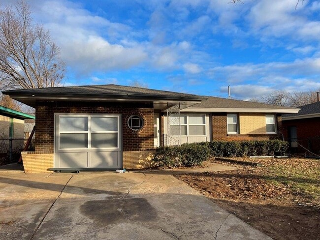 2745 SW 48th St in Oklahoma City, OK - Building Photo - Building Photo