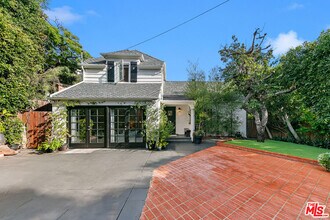 1760 Nichols Canyon Rd in Los Angeles, CA - Building Photo - Building Photo