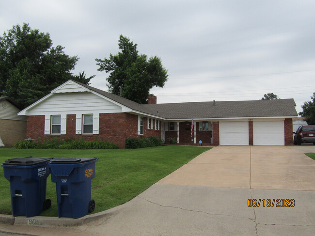 605 Neal Cir in El Reno, OK - Building Photo - Building Photo