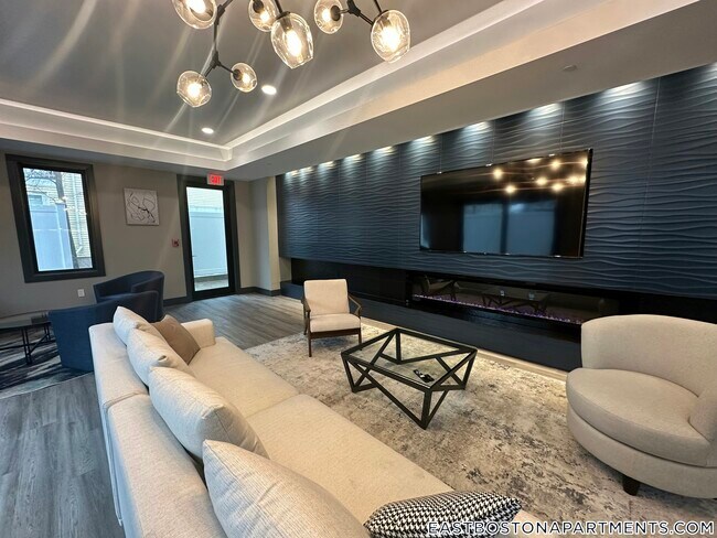 656 Saratoga St in Boston, MA - Building Photo - Building Photo