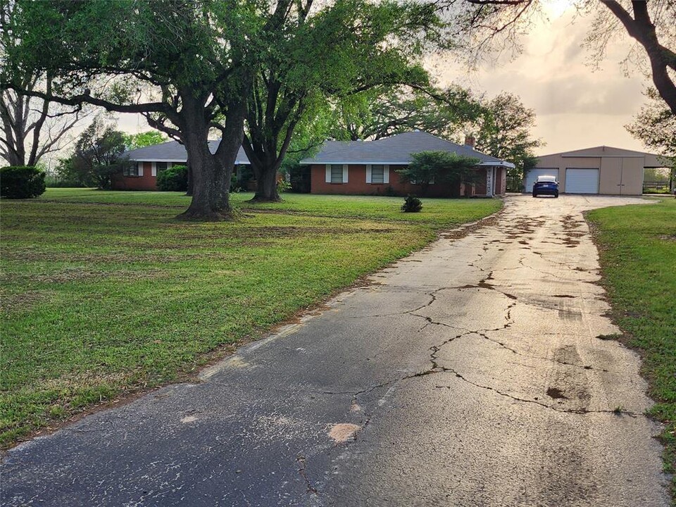 16701 Warren Ranch Rd in Hockley, TX - Building Photo