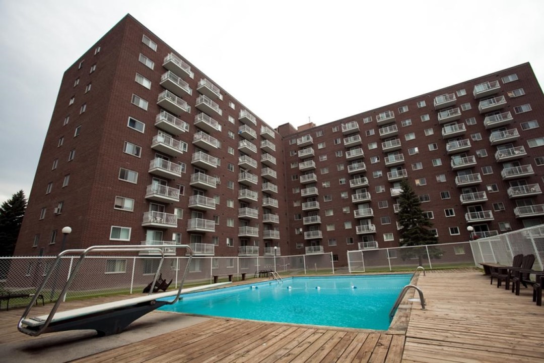 Le Salaberry Apartments in Gatineau, QC - Building Photo