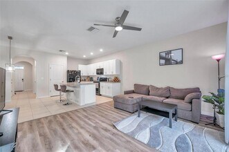 3828 Vignoble Ln in Brandon, FL - Building Photo - Building Photo