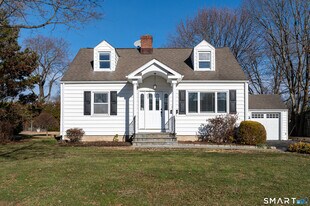 37 Gaymoor Dr in Stamford, CT - Building Photo