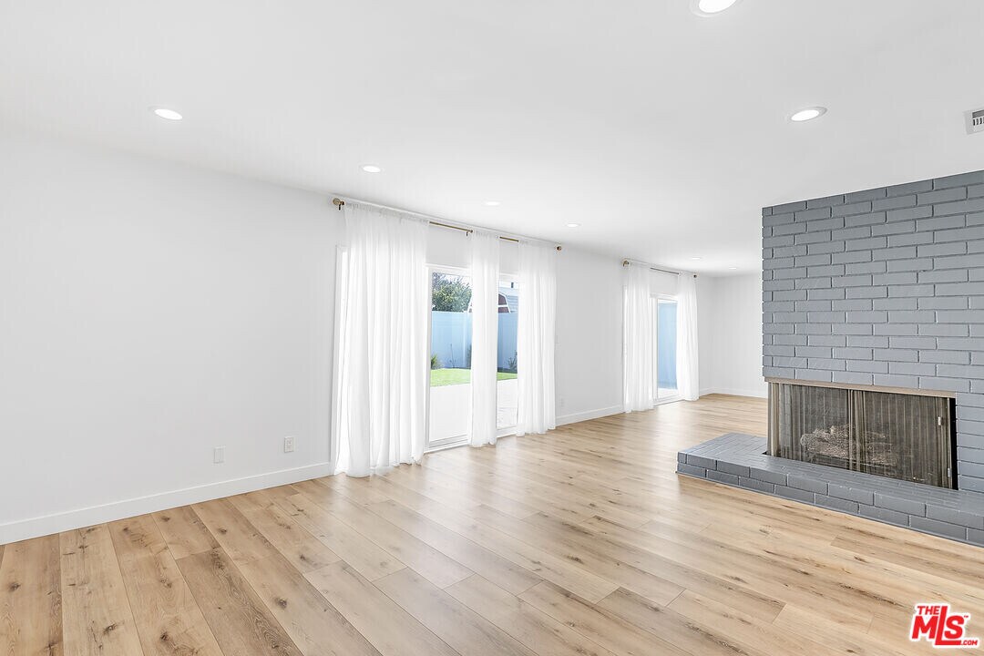 8540 Jumilla Ave in Los Angeles, CA - Building Photo