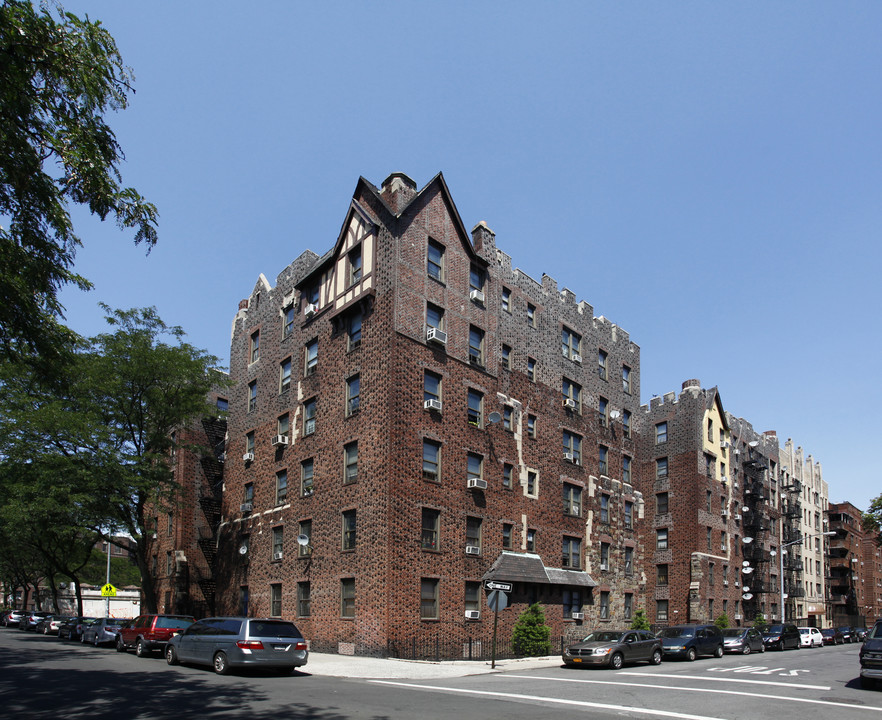 1 Saint Paul's Ct in Brooklyn, NY - Building Photo