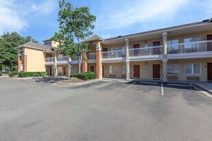 Vivo Living Forest Hills in Durham, NC - Building Photo