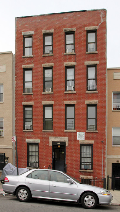 161 Jefferson Ave in Brooklyn, NY - Building Photo