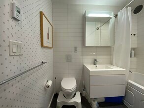 219 E Georgia St in Vancouver, BC - Building Photo - Building Photo