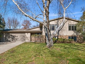 1803 Chestnut Dr in Hudson, WI - Building Photo