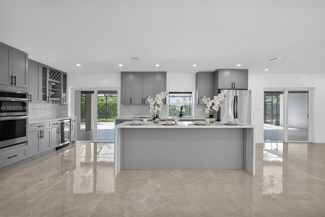 7400 SW 114th St in Pinecrest, FL - Building Photo