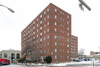 Carlyle Arms Apartments in Pittsburgh, PA - Building Photo - Building Photo