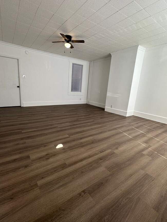 property at 565 W Market St