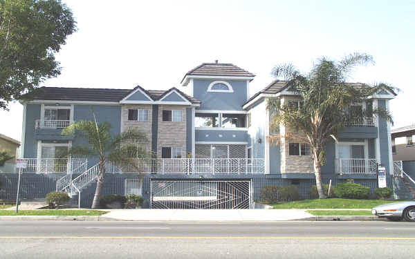 10636 Victory Blvd in North Hollywood, CA - Building Photo - Building Photo