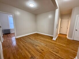 546 Bergen Ave in Jersey City, NJ - Building Photo