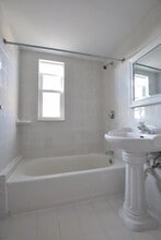 23 Weitz St, Unit 2 in Boston, MA - Foto de edificio - Building Photo