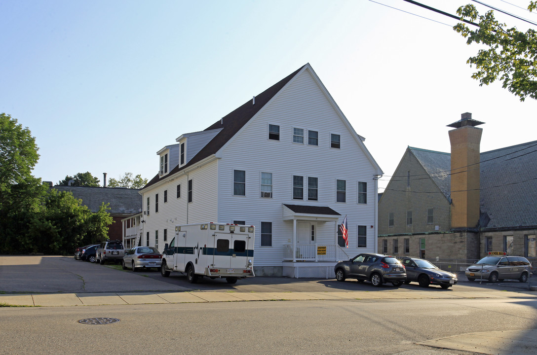 31 Pine St in Milford, MA - Foto de edificio