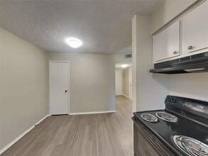 852 NW Summercrest Blvd in Burleson, TX - Building Photo - Building Photo