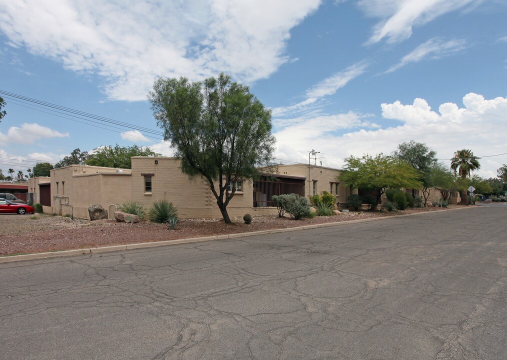 Miracle Square in Tucson, AZ - Foto de edificio