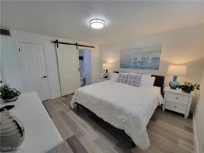 200 Forest Lakes Blvd in Naples, FL - Building Photo - Building Photo